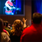 ‘Listening parties’ o cómo escuchar música en comunidad y ganar dinero Imagen del artículo de Lola Costa Gálvez ‘Listening parties’ o cómo escuchar música en comunidad y ganar dinero